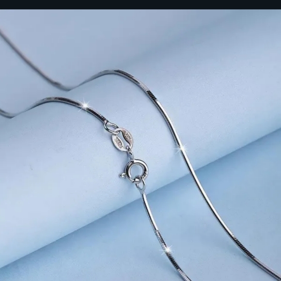 Rose quartz carved flower, Choker or Chain - Picture 4 of 4